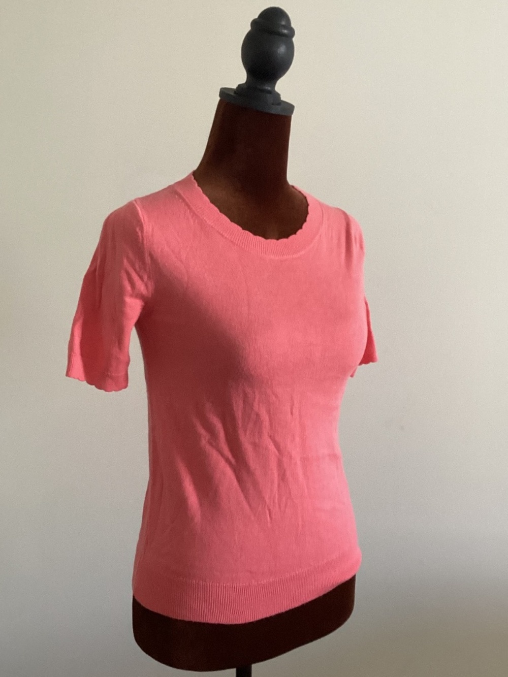 Banana Republic scallop neck and sleeve top